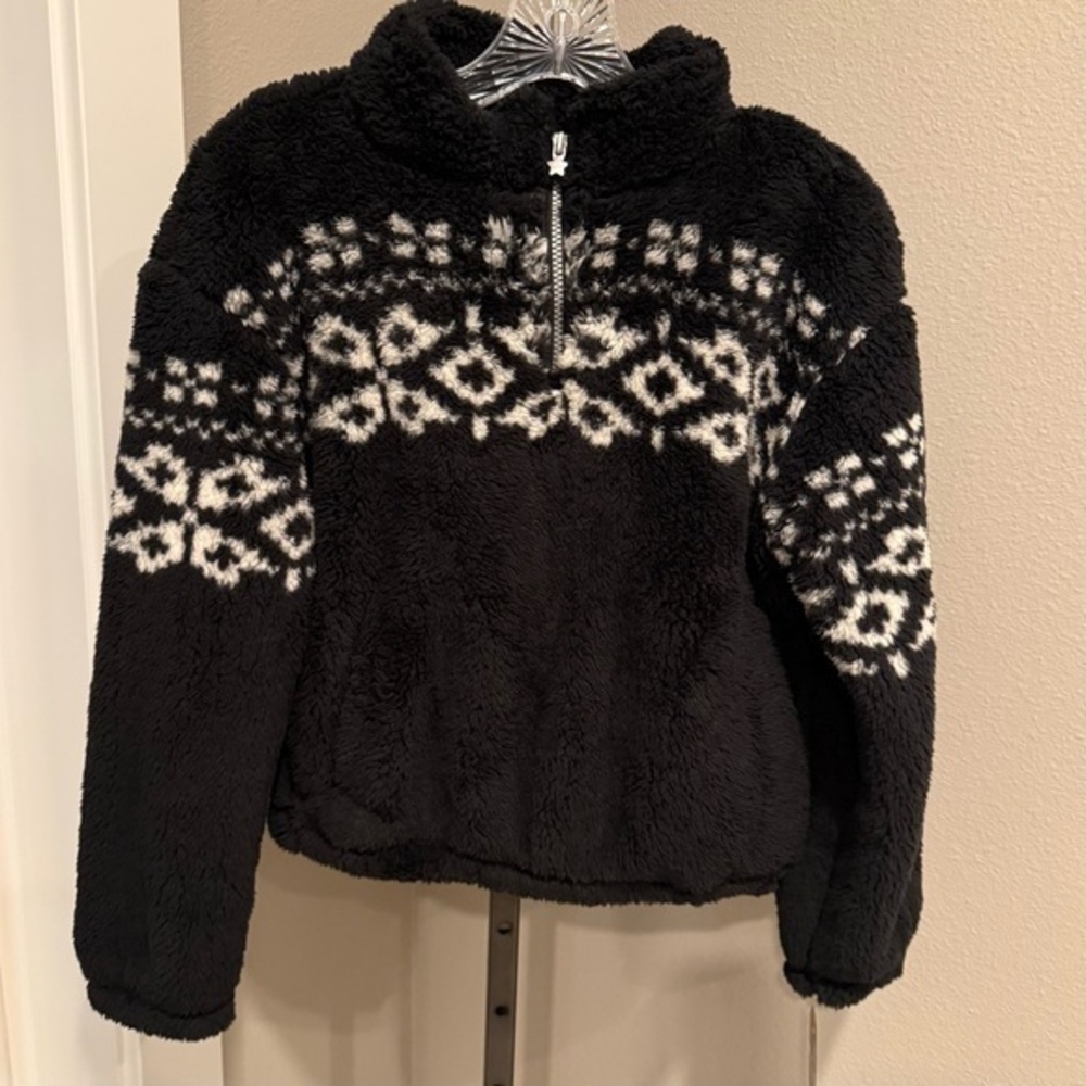 NWT Levi’s girls size large (12-13 yrs) soft Sherpa 1/4 zip pullover